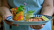 Sommersalat und Lachs vom Grill