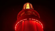 Nahaufnahme der weltgrößten Grubenlampe im Dunkeln