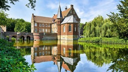 Burg Hülshoff: Wasserschloss inmitten schöner Natur