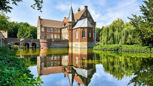 Burg Hülshoff: Wasserschloss inmitten schöner Natur