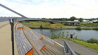 Emscher-Promenade auf neuer Brücke