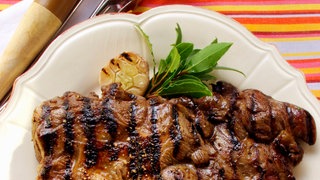 Lammsteak (Symbolbild kann vom Rezept abweichen)