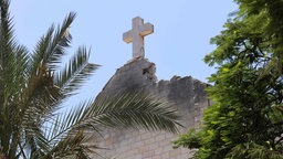 Die beschädigte Kirche der Heiligen Familie in Gaza nach einem israelischen Luftangriff am 17. Juli 2025 