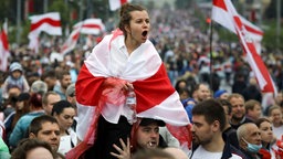Archivbild: Protestierende Frau in Lukaschenko, Minsk, Weißrussland, 06.09.2020.