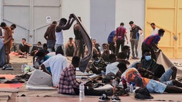Migranten in einem provisorischen Lager im Dorf Agia in der Nähe der Stadt Chania, Kreta, Griechenland, 19.08.2025.