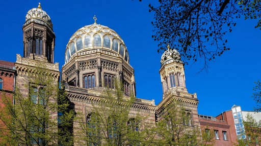 Die Neue Synagoge an der Oranienburger Straße in der Spandauer Vorstadt in Berlin Mitte