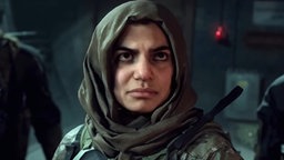 Ein Screenshot aus Call of Duty - Modern Warfare (2019) zeigt die Kämpferin Farah Karim