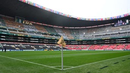 Blick in das Aztekenstadion in Mexiko-Stadt vor dem Eröffnungsspiel der Fußball-WM.