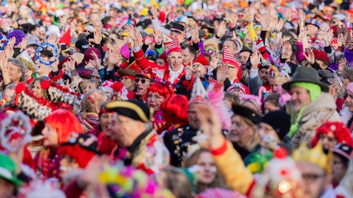 Karnevals-Sessionseröffnung auf dem Kölner Heumarkt