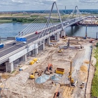 Luftaufnahme vom Abriss der alten Leverkusener Rheinbrücke und dem Neubau der zweiten neuen Brücke. 