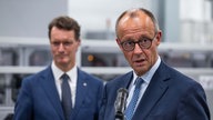 Bundeskanzler Friedrich Merz (CDU, r) und NRW-Minister Hendrik Wüst (CDU, l)