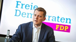 Henning Höne, FDP-Landesvorsitzender von Nordrhein-Westfalen, spricht im Rahmen eines Pressegesprächs.