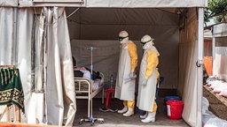 Symbolbild: Mitarbeiter der Hilfsorganisation Ärzte ohne Grenzen (MSF) arbeiten in der Provinz Ituri im Einsatz gegen die Ebola-Epidemie. (12.06.2026).