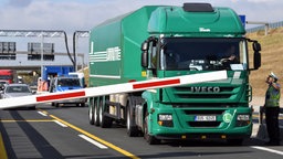 LKW-Sperranlage an einer Brücke