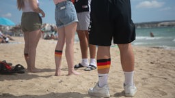 Menschen am Strand von Arenal auf Mallorca 