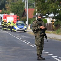 Polnische Rettungskräfte und Polizei am Ort eines Drohnenangriffs in Wyryki (10.09.2025)