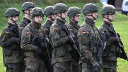 Rekruten bei der Schießausbildung