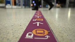Hinweise zum Schienenersatzverkehr (Wuppertaler Hauptbahnhof, 09.02.2026).