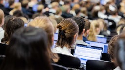Symbolbild: Studierende in einem Hörsaal