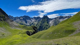 Blick von der Memminger Hütte auf den Rote Platte (2831m) auf dem Fernwanderweg E5 "Alpenüberquerung Oberstdorf Meran".