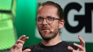 Autor und Journalist Arne Semsrott auf der Digitalmesse Re:publica 2026 in Berlin. 