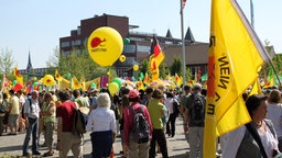 Im Rahmen der Ostermärsche 2011 wird in Gronau, dem Standort der einzigen Urananreicherungsanlage Deutschlands, gegen die Nutzung der Kernenergie demonstriert 