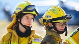Zwei Feuerwehrfrauen 