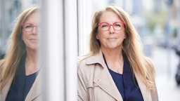 Porträt von Barbara Schmid. 