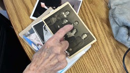 Schwarz-weißes Familienfoto aus den 30er-Jahren. 