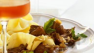 Fegato alla veneziana (Symbolbild kann vom Rezept abweichen)