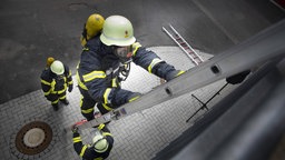 Feuerwehr beim Training eines Einsatzes.