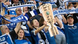 15.08.2025: Fans von Arminia Bielefeld beim Spiel gegen Werder Bremen beim DFB-Pokal