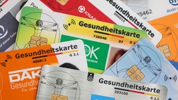 Die Karten mehrerer Krankenversicherungen.