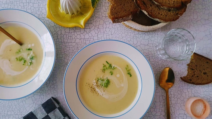 Teller mit Mairübchensuppe 