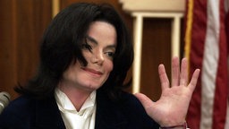 US-Popstar Michael Jackson im Gericht in Santa Maria in Kalifornien (Archivfoto vom 03.12.2002)