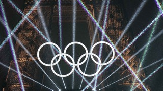 Eröffnungsfeier der Olympischen Sommerspiele, Blick auf den Eiffelturm im Trocadero-Stadion.