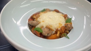 Pfaffenstück vom Huhn mit Tomaten-Aprikosen-Salat und Polentaschaum