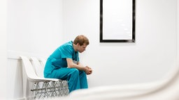 Krankenpfleger in einem Krankenhaus