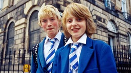 Schulkinder in Schuluniform in Edinburgh