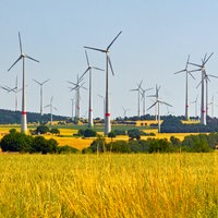 Windräder am Haarstrang im Sommer in Nordrhein-Westfalen