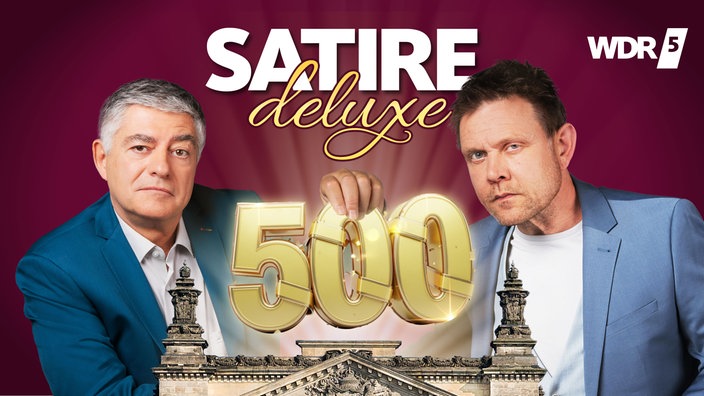 Axel Naumer und Henning Bornemann halten eine goldene 500 in der Hand