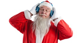 Weihnachtsmann hört Musik über Kopfhörer