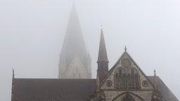 Dom von Paderborn in Nebel gehüllt