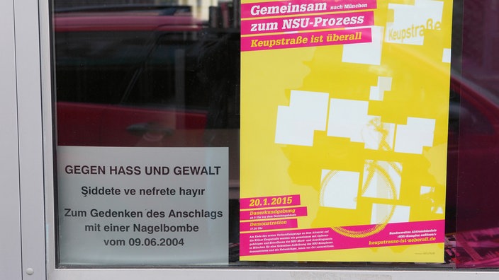 Symbolbild Rechtsextremismus: Eine Gedenktafel erinnert an den rechtsextremen Nagelbombenanschlag des NSU in der Kölner Keupstraße
