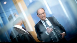 Holger Münch und Alexander Dobrindt während der Pressekonferenz der Bundesregierung zum Lagebericht zur Cyberkriminalität, Deutschland, 22.07.2025. 