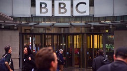 Eingang der BBC, London, 10.11.2025.