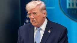 Donald Trump spricht im Weißen Haus, Washington, 06.04.2026. 