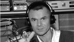 Der 37jährige Jürgen Domian im Kölner Studio kurz vor Beginn seiner WDR-Nachtsendung "Domian".