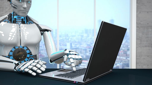 Ein Roboter schreibt mit Hilfe eines Tabletts. 