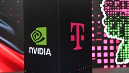 Telekom- und NVIDIA-Logo zur Eröffnung der ersten deutschen KI-Fabrik in München, 04.02.2026. 